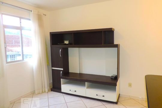 Sala de apartamento para alugar com 3 quartos, 65m² em Trindade, Florianópolis