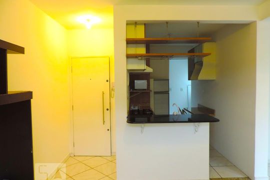Sala de apartamento para alugar com 3 quartos, 65m² em Trindade, Florianópolis