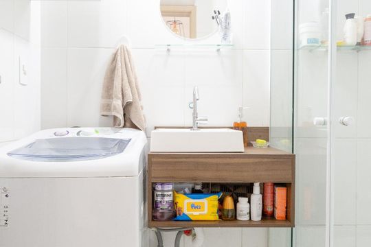 Banheiro de kitnet/studio para alugar com 1 quarto, 30m² em República, São Paulo