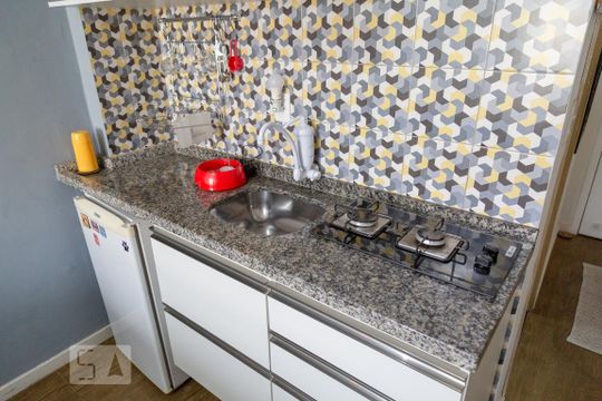 Pia de kitnet/studio para alugar com 1 quarto, 30m² em República, São Paulo