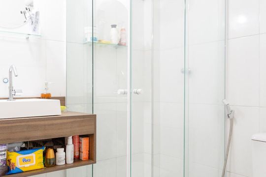 Banheiro de kitnet/studio para alugar com 1 quarto, 30m² em República, São Paulo