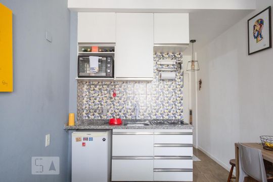 Cozinha de kitnet/studio para alugar com 1 quarto, 30m² em República, São Paulo