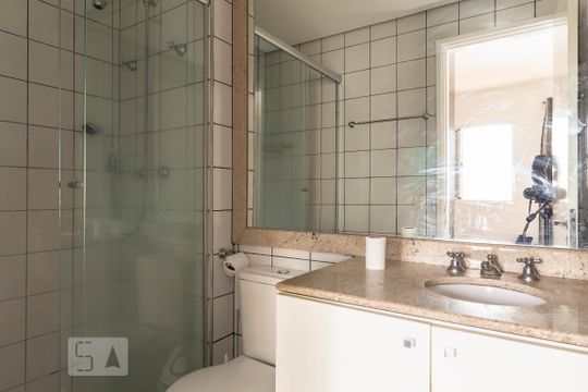 Banheiro de kitnet/studio à venda com 1 quarto, 39m² em Pinheiros, São Paulo