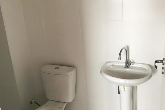 Banheiro de apartamento à venda com 1 quarto, 27m² em Vila Alpina, São Paulo