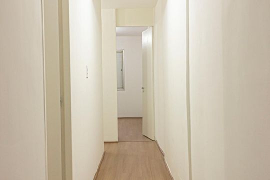 Corredor quartos de apartamento à venda com 2 quartos, 75m² em Vila Suzana, São Paulo
