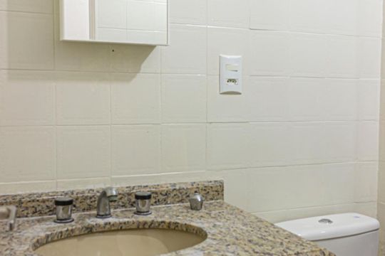 Banheiro de apartamento à venda com 2 quartos, 75m² em Vila Suzana, São Paulo