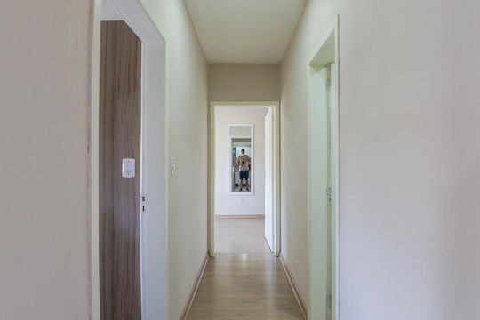Corredor de apartamento para alugar com 2 quartos, 65m² em Jardim Botânico, Porto Alegre