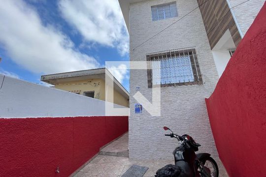 Fachada de casa para alugar com 1 quarto, 20m² em Ferreira, São Paulo