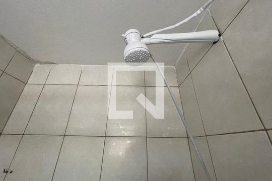 Banheiro de casa para alugar com 1 quarto, 20m² em Ferreira, São Paulo