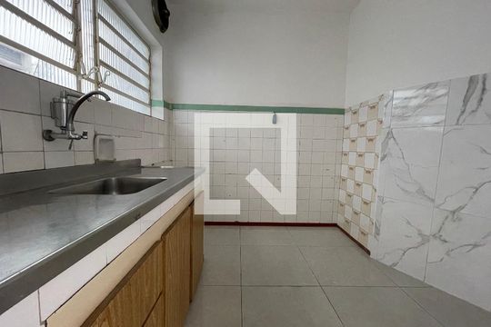 Cozinha de casa para alugar com 1 quarto, 20m² em Ferreira, São Paulo