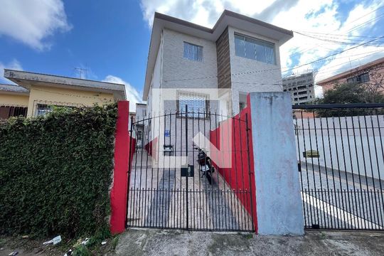 Fachada de casa para alugar com 1 quarto, 20m² em Ferreira, São Paulo