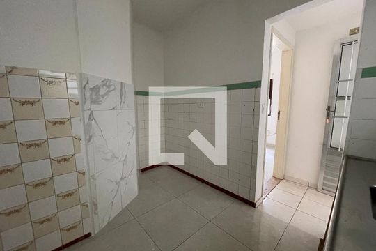 Cozinha de casa para alugar com 1 quarto, 20m² em Ferreira, São Paulo