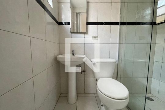 Banheiro de casa para alugar com 1 quarto, 20m² em Ferreira, São Paulo