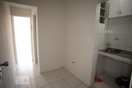 Entrada de kitnet/studio para alugar com 1 quarto, 40m² em Centro, Rio de Janeiro