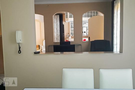 Sala de casa à venda com 3 quartos, 235m² em Jardim das Vertentes, São Paulo