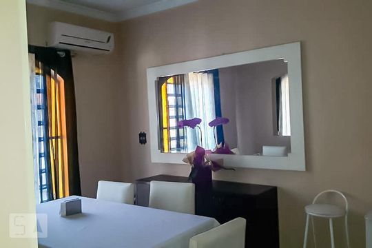 Sala de casa à venda com 3 quartos, 235m² em Jardim das Vertentes, São Paulo