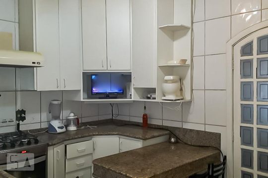 Cozinha de casa à venda com 3 quartos, 235m² em Jardim das Vertentes, São Paulo