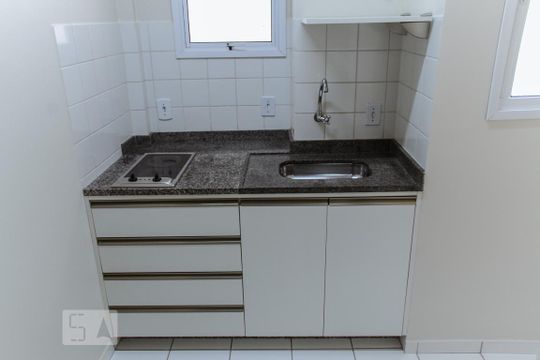 Cozinha de apartamento para alugar com 1 quarto, 40m² em República, São Paulo