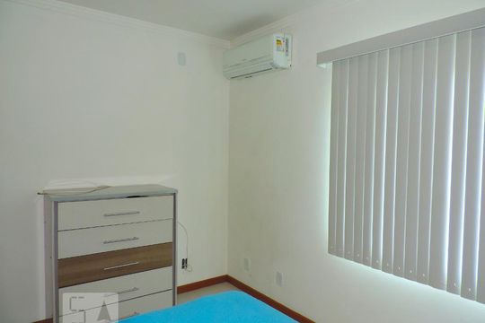 Quarto 1 de apartamento para alugar com 2 quartos, 70m² em Santo Antônio de Lisboa, Florianópolis