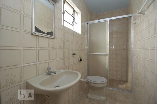 Banheiro de apartamento à venda com 1 quarto, 60m² em Niterói, Canoas