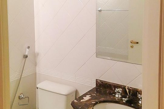Banheiro de kitnet/studio à venda com 1 quarto, 30m² em Pinheiros, São Paulo