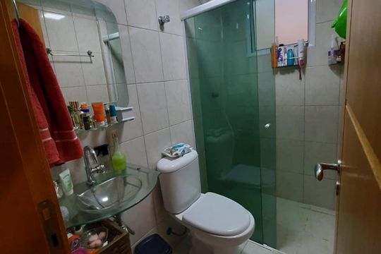 Banheiro de apartamento para alugar com 2 quartos, 51m² em Jardim Celeste, São Paulo