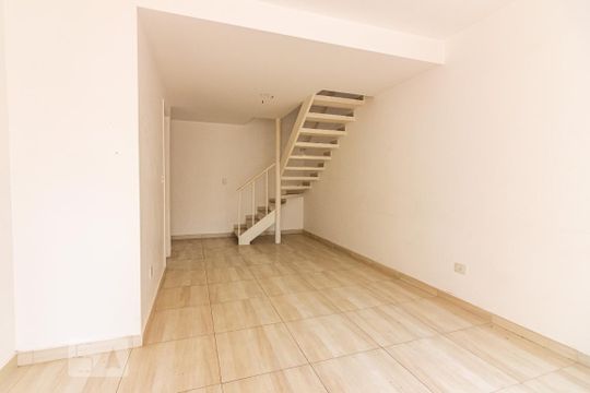 Sala de casa de condomínio à venda com 2 quartos, 80m² em Jardim Sarah, São Paulo