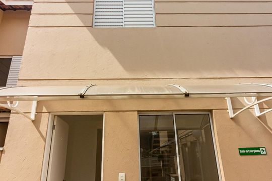 Fachada de casa de condomínio à venda com 2 quartos, 80m² em Jardim Sarah, São Paulo
