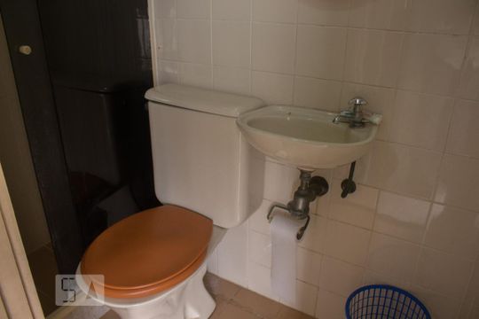 Banheiro de Serviço de apartamento à venda com 2 quartos, 90m² em Barra da Tijuca, Rio de Janeiro