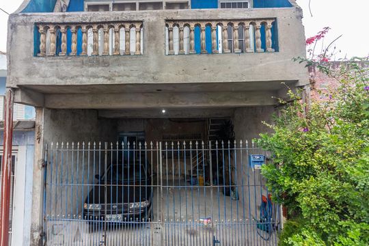 Fachada de casa para alugar com 1 quarto, 50m² em Santo Antônio, Osasco