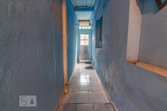 Corredor de casa para alugar com 1 quarto, 50m² em Santo Antônio, Osasco