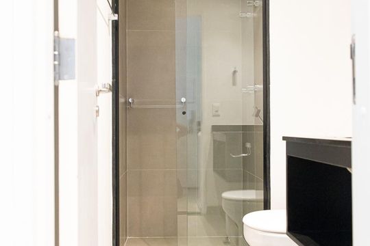 Banheiro de kitnet/studio à venda com 1 quarto, 33m² em Vila Buarque, São Paulo