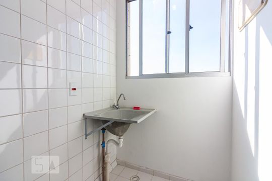 Área de Serviço de apartamento para alugar com 2 quartos, 45m² em Cidade das Flores, Osasco