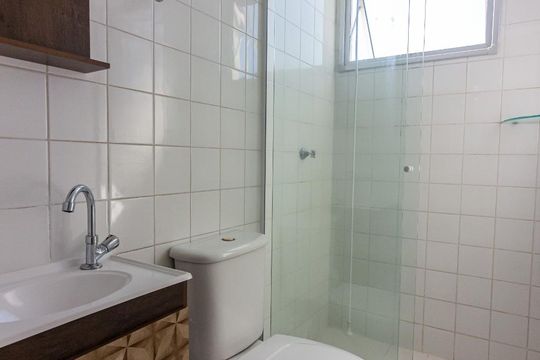 Banheiro de apartamento para alugar com 2 quartos, 45m² em Cidade das Flores, Osasco
