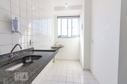 Cozinha de apartamento para alugar com 2 quartos, 45m² em Cidade das Flores, Osasco