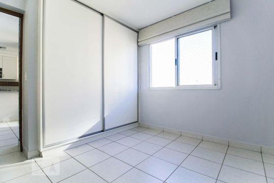 Quarto (suíte) de apartamento para alugar com 1 quarto, 67m² em Setor Bela Vista, Goiânia