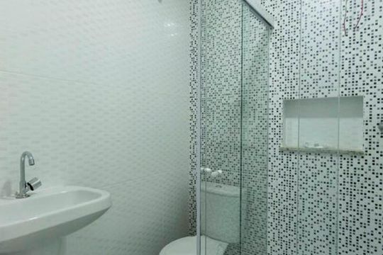 Banheiro de kitnet/studio para alugar com 1 quarto, 28m² em Mooca, São Paulo