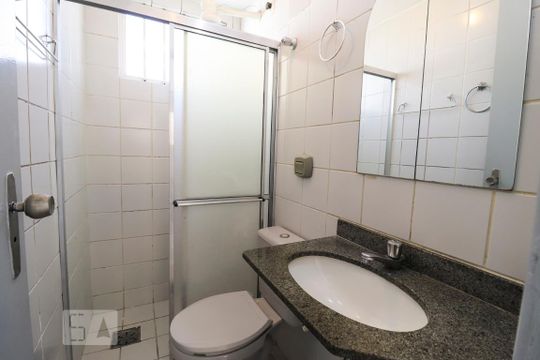 Banheiro de apartamento para alugar com 3 quartos, 66m² em Setor Bela Vista, Goiânia