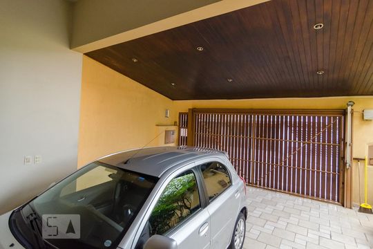 Garagem de casa à venda com 4 quartos, 250m² em Interlagos, São Paulo
