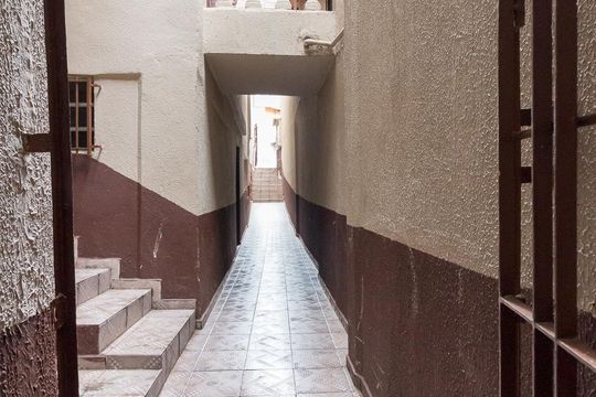 Corredor de entrada da casa de casa de condomínio para alugar com 2 quartos, 45m² em Cocaia, Guarulhos