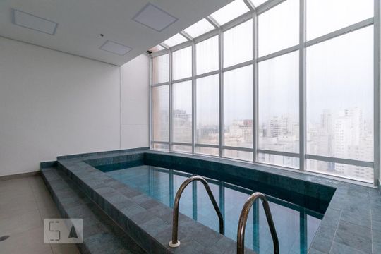 Piscina de kitnet/studio para alugar com 1 quarto, 30m² em Paraíso, São Paulo