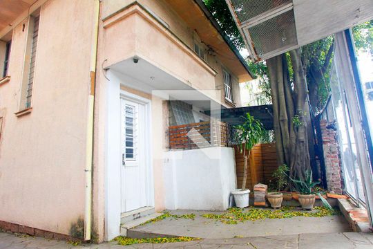 Fachada de casa à venda com 4 quartos, 250m² em São João, Porto Alegre