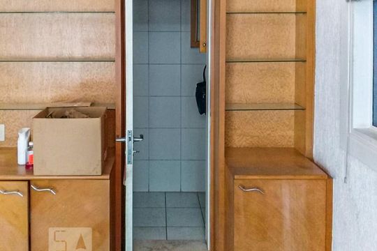 Suíte de casa para alugar com 2 quartos, 330m² em Jardim das Acácias, São Paulo