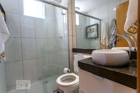 Banheiro de apartamento à venda com 2 quartos, 55m² em Fernão Dias, Belo Horizonte