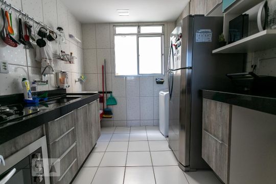 Cozinha de apartamento à venda com 2 quartos, 55m² em Fernão Dias, Belo Horizonte