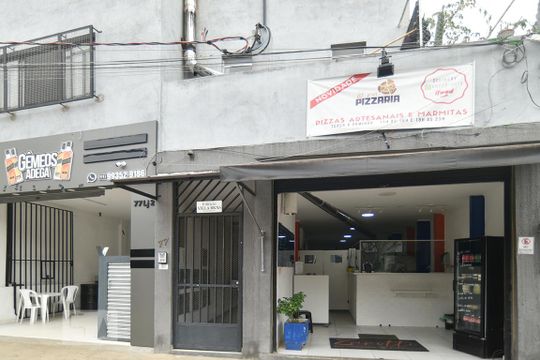 Fachada - porta entre Pizzaria e Adega de apartamento para alugar com 2 quartos, 70m² em Belenzinho, São Paulo
