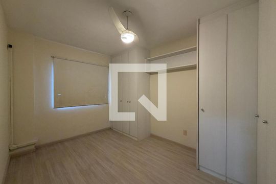 Quarto  de apartamento para alugar com 2 quartos, 78m² em Taquara, Rio de Janeiro