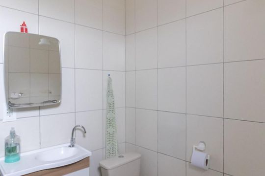 Banheiro de casa para alugar com 2 quartos, 30m² em Jardim Hercilia, São Paulo
