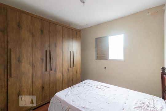 Quarto 2 de casa para alugar com 2 quartos, 30m² em Jardim Hercilia, São Paulo
