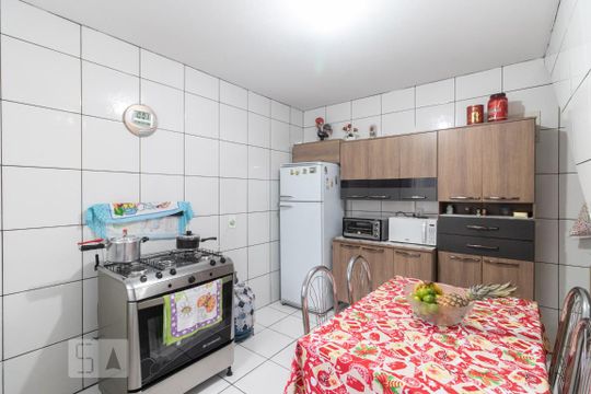 Cozinha de casa para alugar com 2 quartos, 30m² em Jardim Hercilia, São Paulo